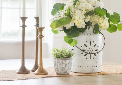 What is the rule of 3 for centerpieces?